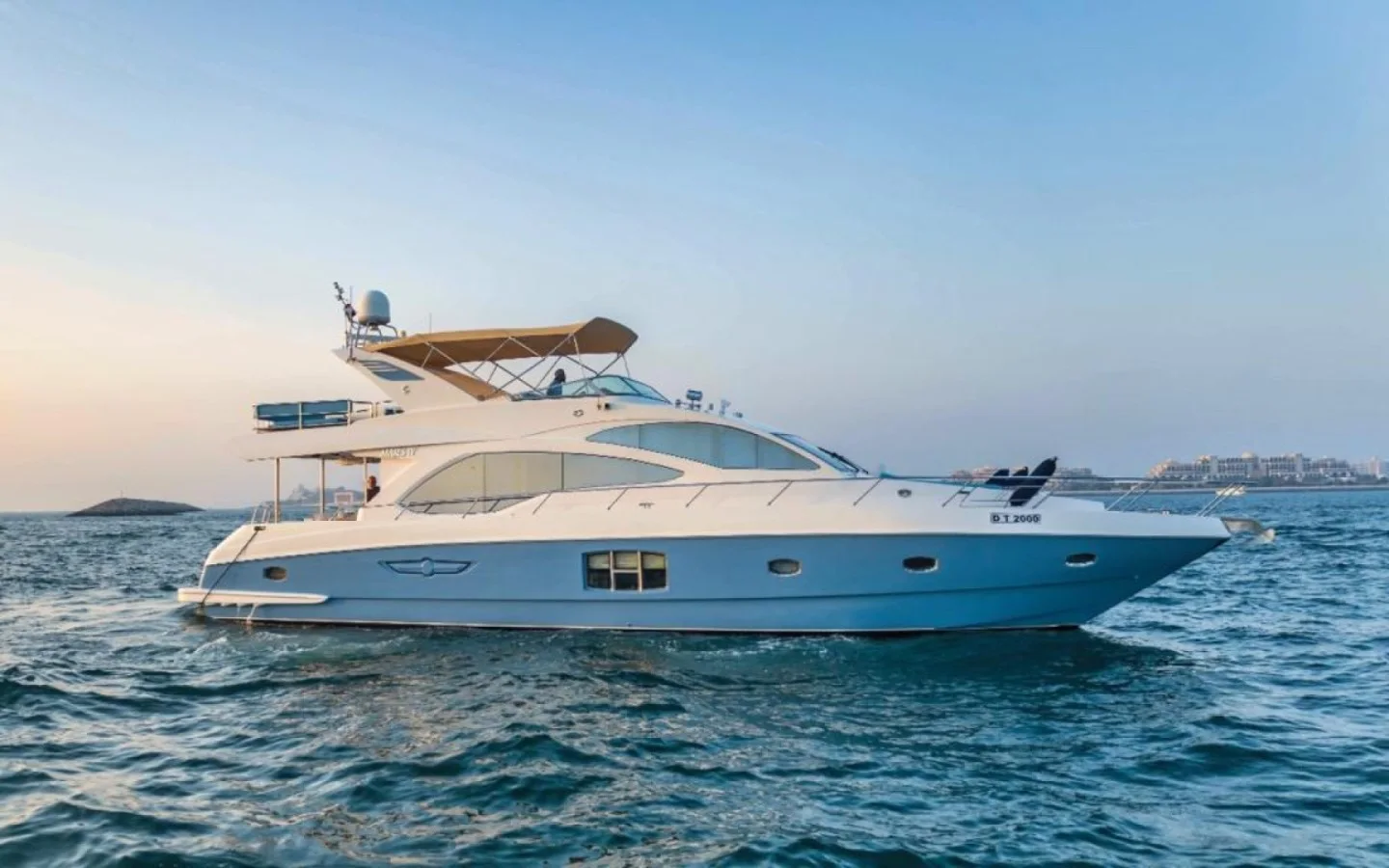 Dubai Private Luxury Yacht Rental – Majesty 63ft